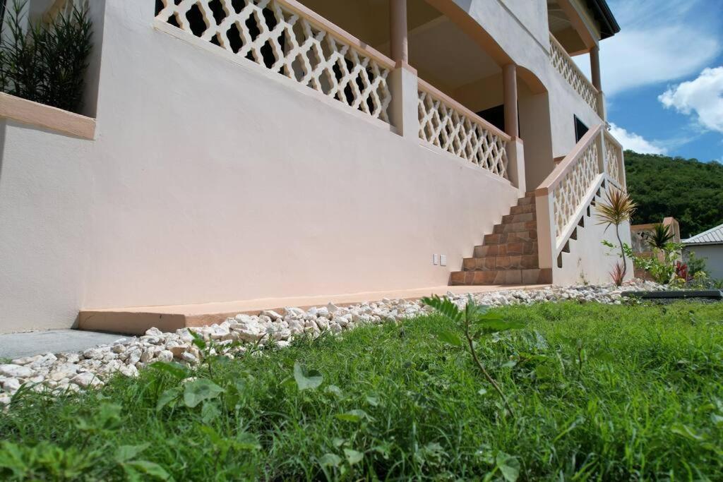 The Pearl - Spacious Air Conditioned 3Bd, 2Bth Villa With Gorgeous Views Old Road Екстериор снимка