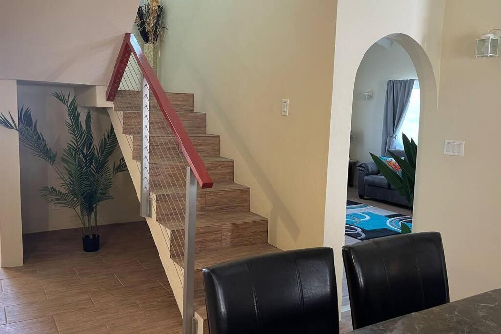 The Pearl - Spacious Air Conditioned 3Bd, 2Bth Villa With Gorgeous Views Old Road Екстериор снимка